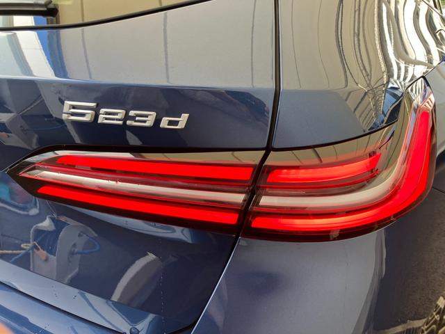 ５シリーズ ５２３ｄ　ｘＤｒｉｖｅツーリング　エクスクルーシブ　認定中古車　元試乗車　サンルーフ　ＡＣＣ　２０ＡＷ　黒本革シート　ｈａｒｍａｎ／ｋａｒｄｏｎスピーカー　ヘッドアップディスプレイ　アクティブベンチレーション　フルセグＴＶ　電動テールゲート（17枚目）