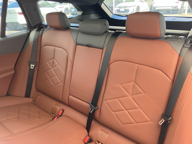 ５シリーズ ５２３ｄ　ｘＤｒｉｖｅツーリング　エクスクルーシブ　認定中古車　元試乗車　サンルーフ　ＡＣＣ　２０ＡＷ　黒本革シート　ｈａｒｍａｎ／ｋａｒｄｏｎスピーカー　ヘッドアップディスプレイ　アクティブベンチレーション　フルセグＴＶ　電動テールゲート（26枚目）