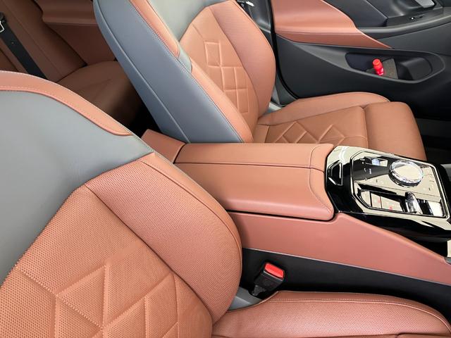 ５シリーズ ５２３ｄ　ｘＤｒｉｖｅツーリング　エクスクルーシブ　認定中古車　元試乗車　サンルーフ　ＡＣＣ　２０ＡＷ　黒本革シート　ｈａｒｍａｎ／ｋａｒｄｏｎスピーカー　ヘッドアップディスプレイ　アクティブベンチレーション　フルセグＴＶ　電動テールゲート（42枚目）