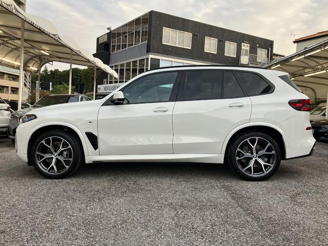 Ｘ５ ｘＤｒｉｖｅ　４０ｄ　Ｍスポーツ　認定中古車　元試乗車　サンルーフ　７人乗り　黒本革　ｈａｒｍａｎ／ｋａｒｄｏｎ　ドリンク温冷　ステアリングヒーター　アクティブベンチレーション　２１ＡＷ　エアサス　フルセグＴＶ　電動テールゲート（6枚目）