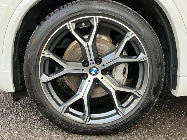 Ｘ５ ｘＤｒｉｖｅ　４０ｄ　Ｍスポーツ　認定中古車　元試乗車　サンルーフ　７人乗り　黒本革　ｈａｒｍａｎ／ｋａｒｄｏｎ　ドリンク温冷　ステアリングヒーター　アクティブベンチレーション　２１ＡＷ　エアサス　フルセグＴＶ　電動テールゲート（11枚目）