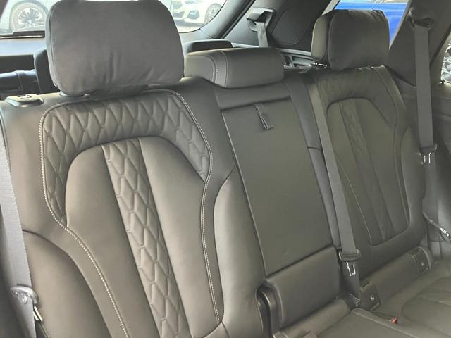 Ｘ５ ｘＤｒｉｖｅ　４０ｄ　Ｍスポーツ　認定中古車　元試乗車　サンルーフ　７人乗り　黒本革　ｈａｒｍａｎ／ｋａｒｄｏｎ　ドリンク温冷　ステアリングヒーター　アクティブベンチレーション　２１ＡＷ　エアサス　フルセグＴＶ　電動テールゲート（23枚目）