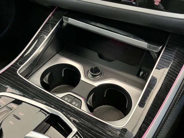 Ｘ５ ｘＤｒｉｖｅ　４０ｄ　Ｍスポーツ　認定中古車　元試乗車　サンルーフ　７人乗り　黒本革　ｈａｒｍａｎ／ｋａｒｄｏｎ　ドリンク温冷　ステアリングヒーター　アクティブベンチレーション　２１ＡＷ　エアサス　フルセグＴＶ　電動テールゲート（41枚目）
