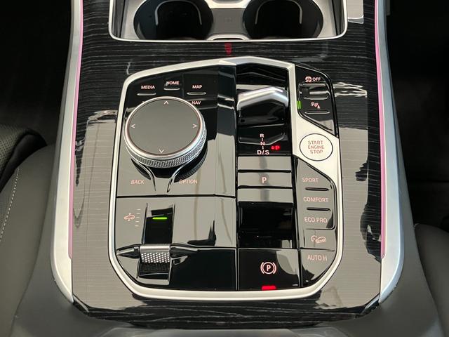 Ｘ５ ｘＤｒｉｖｅ　４０ｄ　Ｍスポーツ　認定中古車　元試乗車　サンルーフ　７人乗り　黒本革　ｈａｒｍａｎ／ｋａｒｄｏｎ　ドリンク温冷　ステアリングヒーター　アクティブベンチレーション　２１ＡＷ　エアサス　フルセグＴＶ　電動テールゲート（43枚目）