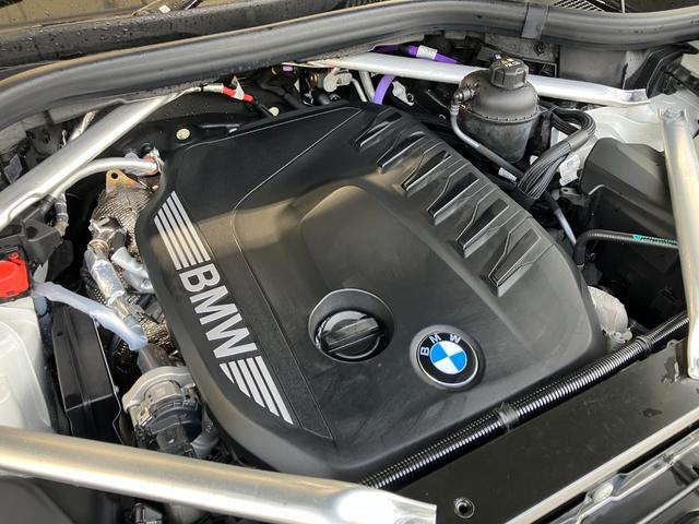 Ｘ５ ｘＤｒｉｖｅ　４０ｄ　Ｍスポーツ　認定中古車　元試乗車　サンルーフ　７人乗り　黒本革　ｈａｒｍａｎ／ｋａｒｄｏｎ　ドリンク温冷　ステアリングヒーター　アクティブベンチレーション　２１ＡＷ　エアサス　フルセグＴＶ　電動テールゲート（55枚目）