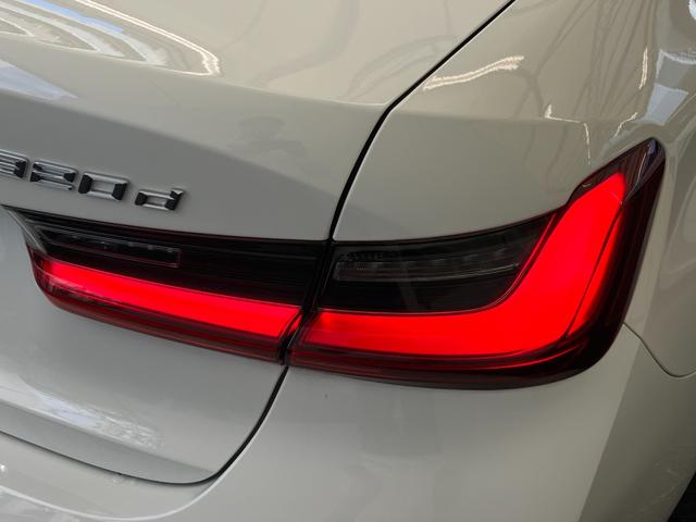 ３シリーズ ３２０ｄ　ｘＤｒｉｖｅＭスポーツエディションシャドー　認定中古車　元試乗車　２年保証付　ハーフレザーシート　シートヒーター　ヘッドアップディスプレイ　電動シート　アクティブクルーズコントロール　１９インチＡＷ　電動テールゲート　全周囲カメラ（16枚目）