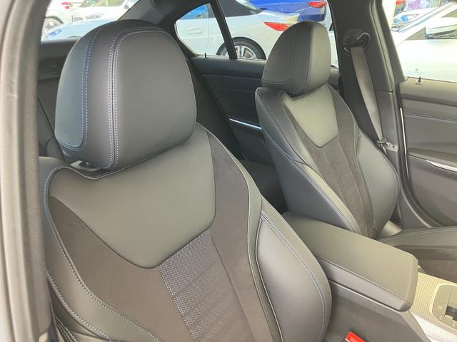３シリーズ ３２０ｄ　ｘＤｒｉｖｅＭスポーツエディションシャドー　認定中古車　元試乗車　２年保証付　ハーフレザーシート　シートヒーター　ヘッドアップディスプレイ　電動シート　アクティブクルーズコントロール　１９インチＡＷ　電動テールゲート　全周囲カメラ（18枚目）