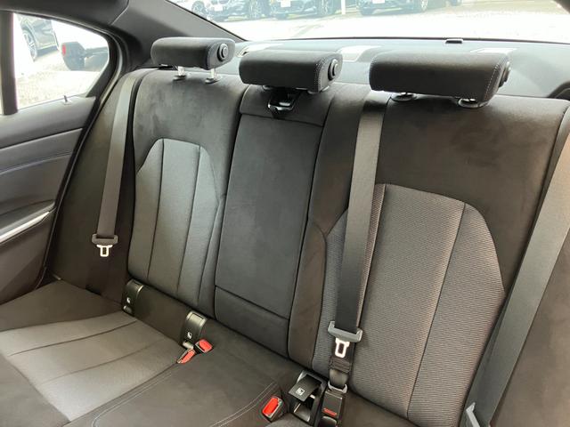 3シリーズ 318i Mスポーツ 認定中古車 元試乗車 2年保証付 シートヒーター ACC ヘッドアップディスプレイ アクティブクルーズコントロール 18インチAW 電動リアゲート 全周囲カメラ ETC(23枚目)