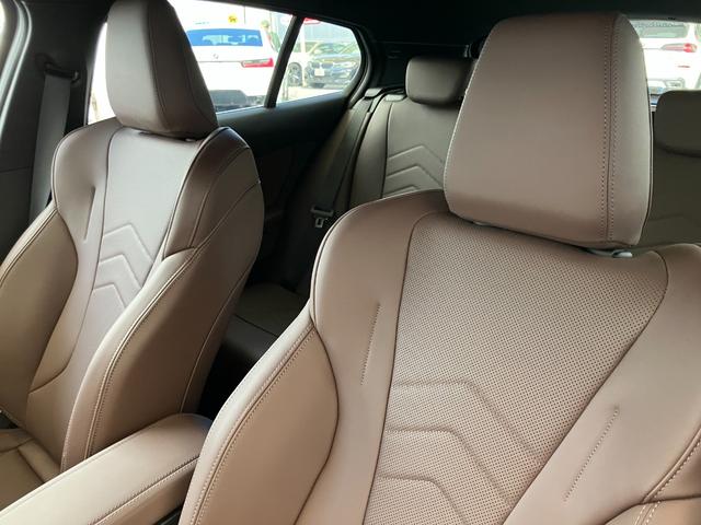 １シリーズ １２０ｄ　Ｍスポーツ　ハイラインパッケージ　認定中古車　元試乗車　ｈａｒｍａｎ／ｋａｒｄｏｎ　茶本革　ヘッドアップディスプレイ　シートヒーター　電動シート　アクティブクルーズコントロール　１８ＡＷ　電動テールゲート　全周囲カメラ（23枚目）