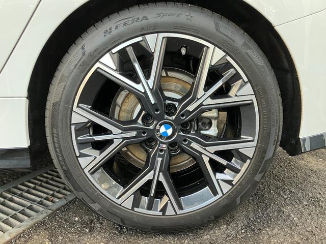 １シリーズ １２０ｄ　Ｍスポーツ　認定中古車　元試乗車　ハーフレザーシート　ヘッドアップディスプレイ　ｈａｒｍａｎ／ｋａｒｄｏｎスピーカー　シートヒーター　電動シート　ＡＣＣ　１８インチＡＷ　電動テールゲート　全周囲カメラ（10枚目）