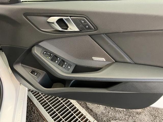 １シリーズ １２０ｄ　Ｍスポーツ　認定中古車　元試乗車　ハーフレザーシート　ヘッドアップディスプレイ　ｈａｒｍａｎ／ｋａｒｄｏｎスピーカー　シートヒーター　電動シート　ＡＣＣ　１８インチＡＷ　電動テールゲート　全周囲カメラ（17枚目）