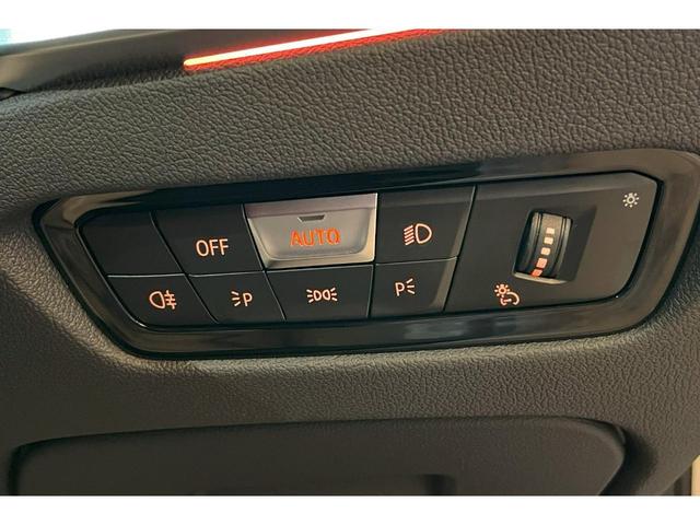 Ｍ４ Ｍ４クーペ　コンペティション　Ｍ　ｘＤｒｉｖｅ　４ＷＤ　ＡＣＣ　ＨＵＤ　ｈａｒｍａｎ／ｋａｒｄｏｎ　全周囲カメラ　カーボンルーフ　カーボンインテリア　ＬＥＤヘッドライト　コンフォートアクセス（40枚目）