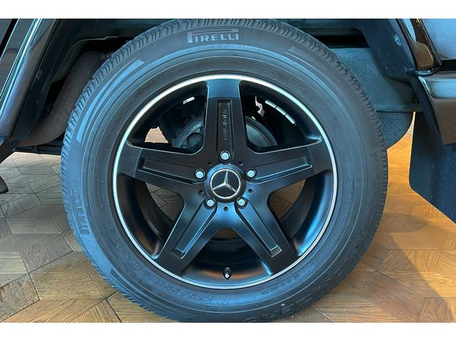 Ｇクラス Ｇ３５０ｄ　デジーノマヌファクトゥーアエディション　１００台限定　スライディングルーフ　ブラック１９インチＡＷ　シートヒーター＆ベンチレーター　レッド／ブラックツートンステアリング　レッドステッチ入ｄｅｓｉｇｎｏレザーインテリア（16枚目）