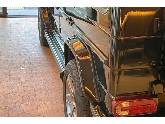 Ｇクラス Ｇ５５０　ＢＲＡＢＵＳマフラー　ｄｅｓｉｇｎｏインテリア　スライディングルーフ　ｈａｒｍａｎ／ｋａｒｄｏｎ　シートヒーター　１９インチＡＷ　ブラックペイント（グリル／ランニングボード／タイヤカバー）（16枚目）