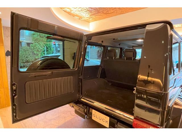 Ｇクラス Ｇ５５０　ＢＲＡＢＵＳマフラー　ｄｅｓｉｇｎｏインテリア　スライディングルーフ　ｈａｒｍａｎ／ｋａｒｄｏｎ　シートヒーター　１９インチＡＷ　ブラックペイント（グリル／ランニングボード／タイヤカバー）（22枚目）