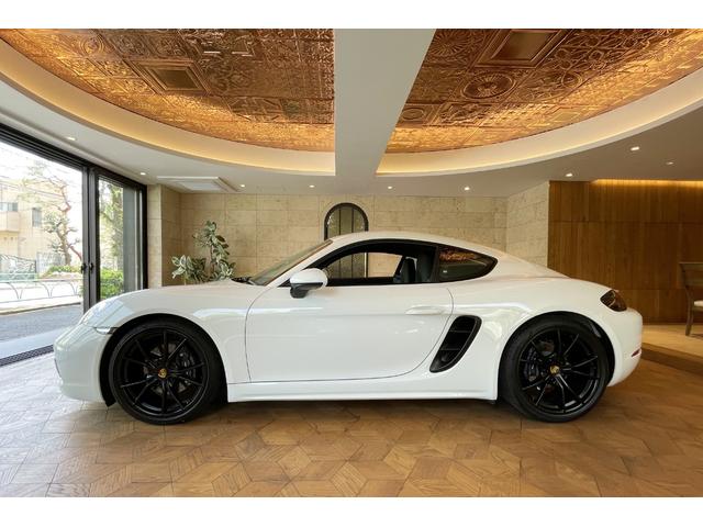 ７１８ケイマン ７１８ケイマン　６ＭＴ　ワンオーナー　スポーツデザインＰＫＧ　スポーツクロノＰＫＧ　スポーツテールパイプ　ＰＡＳＭ　ＧＴスポーツステアリング　シートヒーター　バックカメラ　スポエグ　電動可倒式ミラー（8枚目）
