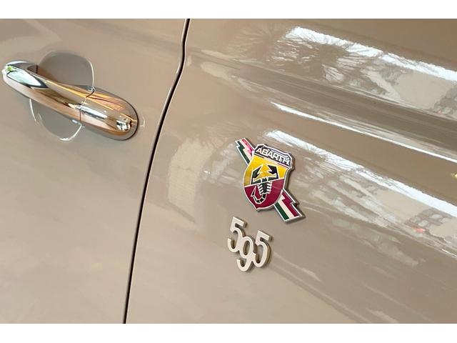 アバルト５９５ ツーリズモ　キセノンライト　黒革　１７インチＡＷ　リアスポイラー　アルミヒューエルキャップ　パドルシフト　ナビゲーション　ＥＴＣ（17枚目）