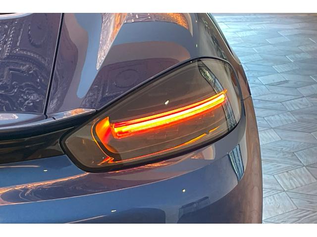 ７１８ケイマン ７１８ケイマンＧＴＳ　スポーツクロノＰＫＧ　ＡＣＣ　エントリ－ドライブ　ＬＥＤヘッドライト　２０インチカレラクラシック　スポーツデザインＰＫＧ　ティンテッドテールライト　スポーツシートプラス　アルカンターラルーフライニング（22枚目）