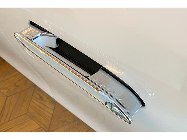 Ｅクラス Ｅ３００　エクスクルーシブ　パノラマＳＲ　デジタルインテリアＰＫＧ　ＡＭＧラインＰＫＧ　レザーエクスクルーシブＰＫＧ　セルフィ―＆ビデオカメラ　ブラウンオープンポアメープルウッド（16枚目）