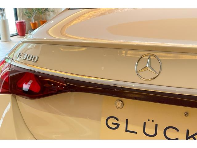Ｅクラス Ｅ３００　エクスクルーシブ　パノラマＳＲ　デジタルインテリアＰＫＧ　ＡＭＧラインＰＫＧ　レザーエクスクルーシブＰＫＧ　セルフィ―＆ビデオカメラ　ブラウンオープンポアメープルウッド（22枚目）
