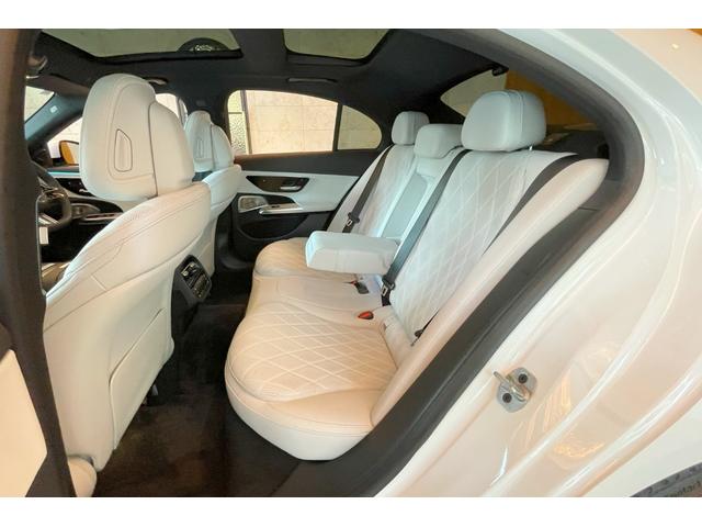 Ｅクラス Ｅ３００　エクスクルーシブ　パノラマＳＲ　デジタルインテリアＰＫＧ　ＡＭＧラインＰＫＧ　レザーエクスクルーシブＰＫＧ　セルフィ―＆ビデオカメラ　ブラウンオープンポアメープルウッド（40枚目）
