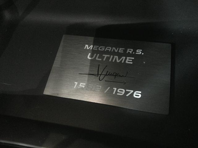 メガーヌ R.S.ウルティム シリアルナンバー FF RECARO製バケットシート EDC ACC BOSEサウンド AppleCarplay Rカメラ MEGANE R・S ULTIMEロゴ入 19インチAW(4枚目)