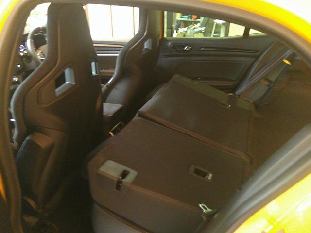 メガーヌ R.S.ウルティム シリアルナンバー FF RECARO製バケットシート EDC ACC BOSEサウンド AppleCarplay Rカメラ MEGANE R・S ULTIMEロゴ入 19インチAW(32枚目)