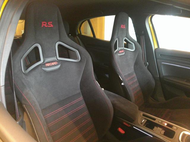 メガーヌ R.S.ウルティム シリアルナンバー FF RECARO製バケットシート EDC ACC BOSEサウンド AppleCarplay Rカメラ MEGANE R・S ULTIMEロゴ入 19インチAW(34枚目)