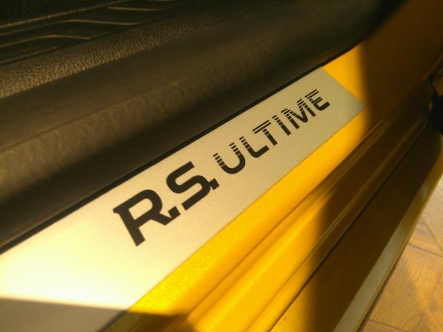 メガーヌ R.S.ウルティム シリアルナンバー FF RECARO製バケットシート EDC ACC BOSEサウンド AppleCarplay Rカメラ MEGANE R・S ULTIMEロゴ入 19インチAW(59枚目)