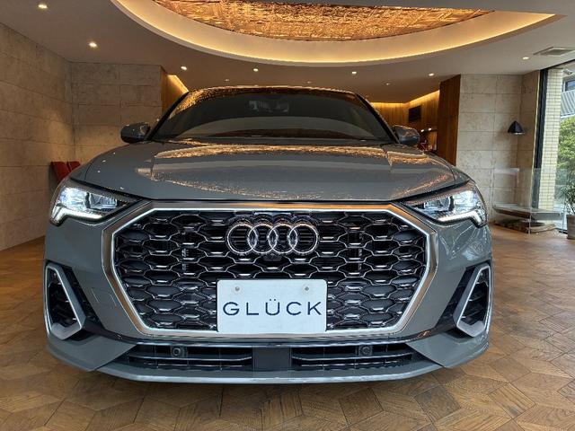 Ｑ３スポーツバック ３５ＴＦＳＩ　Ｓライン　パーシャルレザー　電動テールゲート　ＴＶチューナー　マルチカラーアンビエントライト　ＡＣＣ　レーンアシスト　カープレイ　ＬＥＤヘッドライト　パワーシート禁煙車　１オーナー　（クロノスグレーメタリック）（2枚目）