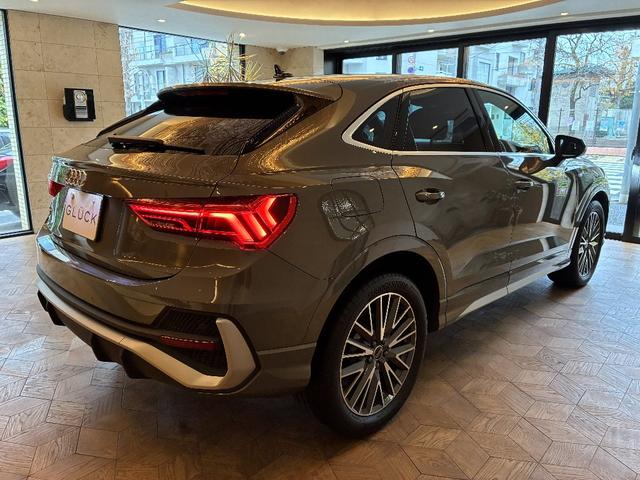 Ｑ３スポーツバック ３５ＴＦＳＩ　Ｓライン　パーシャルレザー　電動テールゲート　ＴＶチューナー　マルチカラーアンビエントライト　ＡＣＣ　レーンアシスト　カープレイ　ＬＥＤヘッドライト　パワーシート禁煙車　１オーナー　（クロノスグレーメタリック）（10枚目）