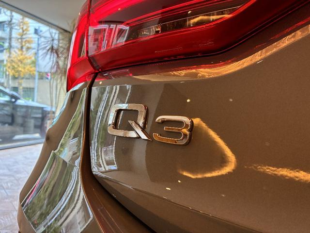 Ｑ３スポーツバック ３５ＴＦＳＩ　Ｓライン　パーシャルレザー　電動テールゲート　ＴＶチューナー　マルチカラーアンビエントライト　ＡＣＣ　レーンアシスト　カープレイ　ＬＥＤヘッドライト　パワーシート禁煙車　１オーナー　（クロノスグレーメタリック）（15枚目）
