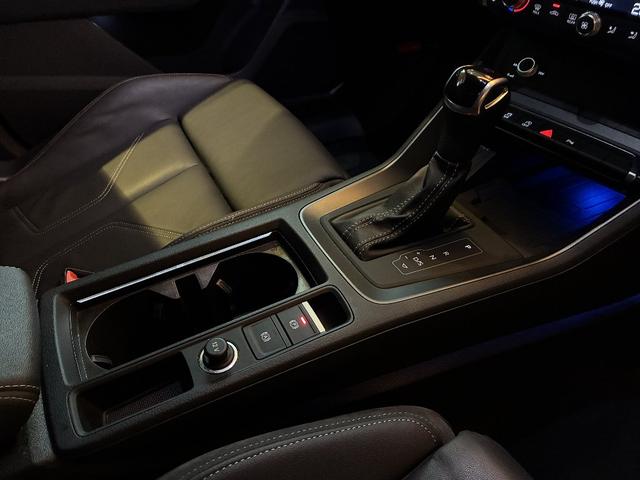 Ｑ３スポーツバック ３５ＴＦＳＩ　Ｓライン　パーシャルレザー　電動テールゲート　ＴＶチューナー　マルチカラーアンビエントライト　ＡＣＣ　レーンアシスト　カープレイ　ＬＥＤヘッドライト　パワーシート禁煙車　１オーナー　（クロノスグレーメタリック）（36枚目）