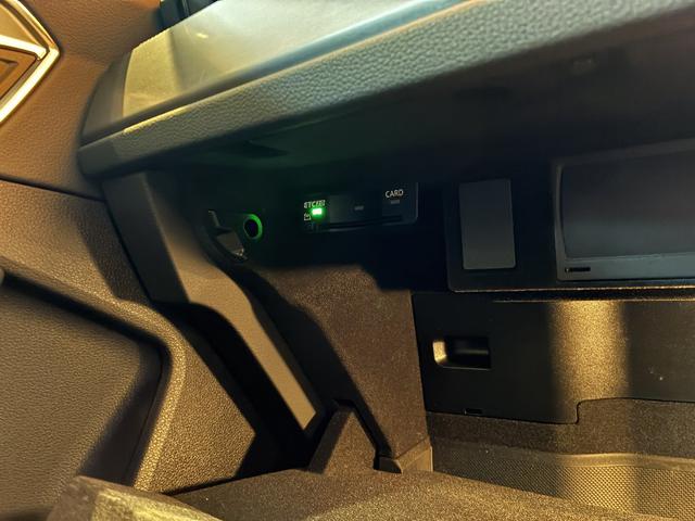 Ｑ３スポーツバック ３５ＴＦＳＩ　Ｓライン　パーシャルレザー　電動テールゲート　ＴＶチューナー　マルチカラーアンビエントライト　ＡＣＣ　レーンアシスト　カープレイ　ＬＥＤヘッドライト　パワーシート禁煙車　１オーナー　（クロノスグレーメタリック）（40枚目）