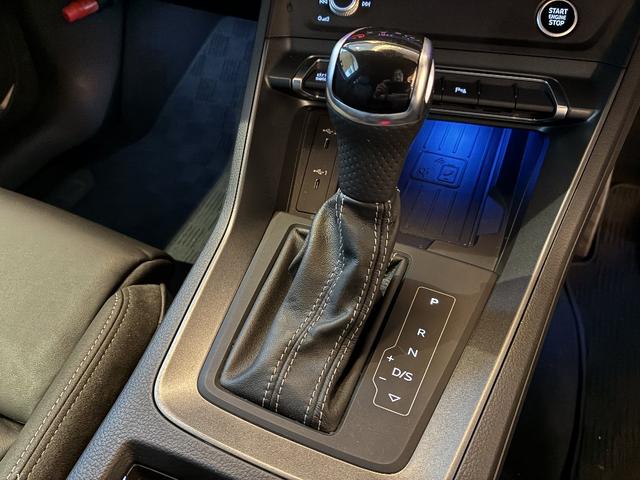 Ｑ３スポーツバック ３５ＴＦＳＩ　Ｓライン　パーシャルレザー　電動テールゲート　ＴＶチューナー　マルチカラーアンビエントライト　ＡＣＣ　レーンアシスト　カープレイ　ＬＥＤヘッドライト　パワーシート禁煙車　１オーナー　（クロノスグレーメタリック）（56枚目）