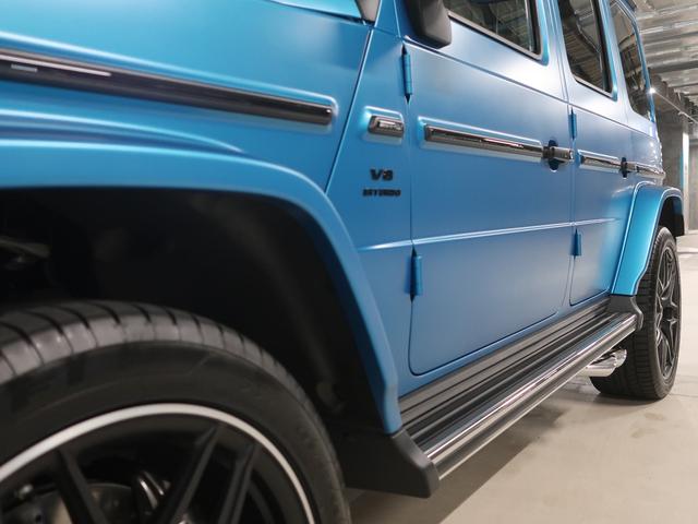 Gクラス G63 AMGレザーエクスクルーシブパッケージ カーボンステアリングインテリアナイトpkg・22inc鍛造AW・カーボンタイヤカバー・プラチナホワイトレザーカーボンインテリア・MANUFAKTURプログラムプラス&インテリアプラスPKG・OP653(8枚目)