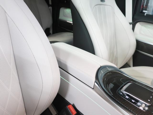 Gクラス G63 AMGレザーエクスクルーシブパッケージ カーボンステアリングインテリアナイトpkg・22inc鍛造AW・カーボンタイヤカバー・プラチナホワイトレザーカーボンインテリア・MANUFAKTURプログラムプラス&インテリアプラスPKG・OP653(24枚目)