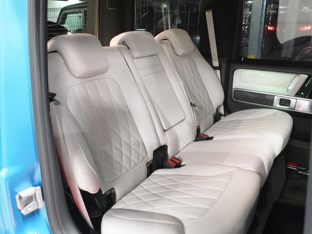 Gクラス G63 AMGレザーエクスクルーシブパッケージ カーボンステアリングインテリアナイトpkg・22inc鍛造AW・カーボンタイヤカバー・プラチナホワイトレザーカーボンインテリア・MANUFAKTURプログラムプラス&インテリアプラスPKG・OP653(29枚目)
