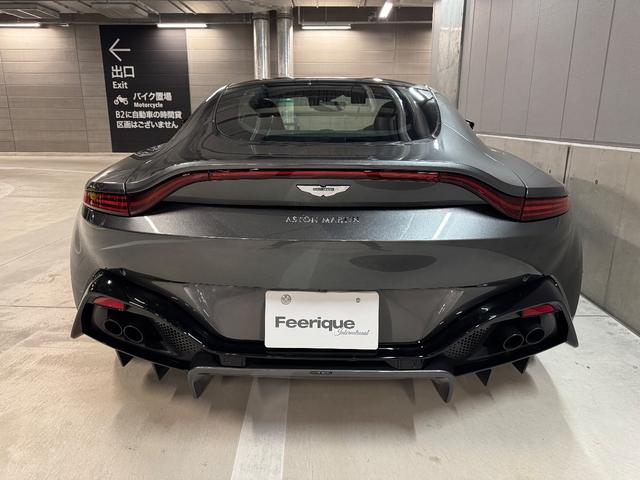 ヴァンテージ ベースグレード　サテンカーボンファイバー　エクステリアブラックパック　ディレクショナルグロスブラックホイール２０インチ１６段階シート　コンフォートパック（シートヒーター　センターコンソールクローズ）ボンネットブラック（11枚目）