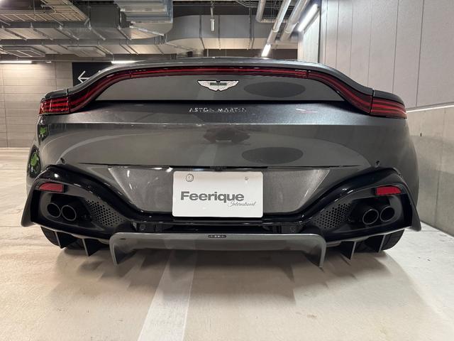 ヴァンテージ ベースグレード　サテンカーボンファイバー　エクステリアブラックパック　ディレクショナルグロスブラックホイール２０インチ１６段階シート　コンフォートパック（シートヒーター　センターコンソールクローズ）ボンネットブラック（12枚目）