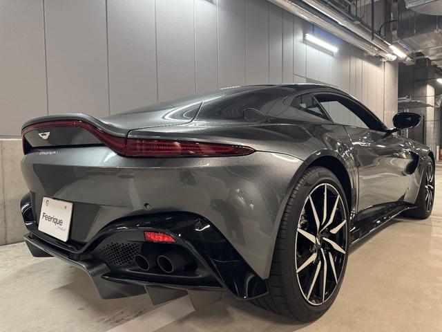 ヴァンテージ ベースグレード　サテンカーボンファイバー　エクステリアブラックパック　ディレクショナルグロスブラックホイール２０インチ１６段階シート　コンフォートパック（シートヒーター　センターコンソールクローズ）ボンネットブラック（31枚目）