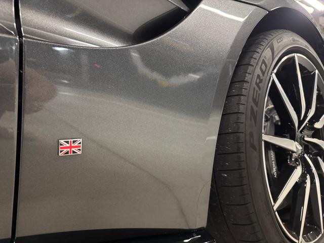 ヴァンテージ ベースグレード　サテンカーボンファイバー　エクステリアブラックパック　ディレクショナルグロスブラックホイール２０インチ１６段階シート　コンフォートパック（シートヒーター　センターコンソールクローズ）ボンネットブラック（36枚目）