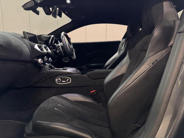 ヴァンテージ ベースグレード　サテンカーボンファイバー　エクステリアブラックパック　ディレクショナルグロスブラックホイール２０インチ１６段階シート　コンフォートパック（シートヒーター　センターコンソールクローズ）ボンネットブラック（52枚目）