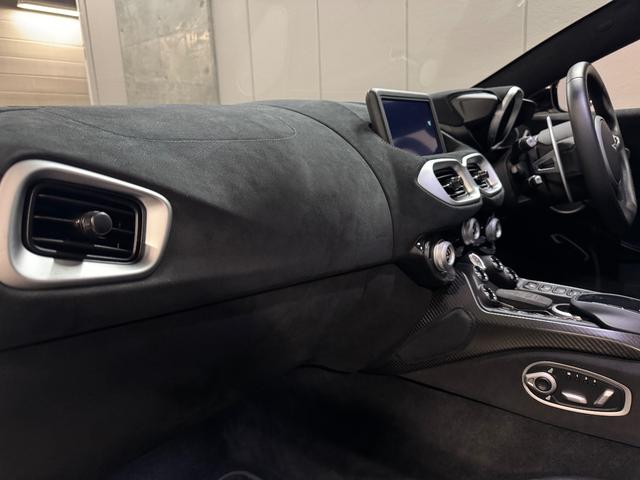 ヴァンテージ ベースグレード　サテンカーボンファイバー　エクステリアブラックパック　ディレクショナルグロスブラックホイール２０インチ１６段階シート　コンフォートパック（シートヒーター　センターコンソールクローズ）ボンネットブラック（61枚目）