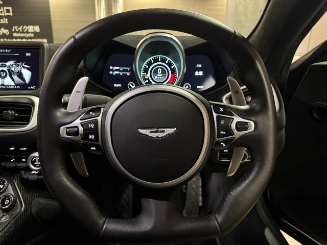 ヴァンテージ ベースグレード　サテンカーボンファイバー　エクステリアブラックパック　ディレクショナルグロスブラックホイール２０インチ１６段階シート　コンフォートパック（シートヒーター　センターコンソールクローズ）ボンネットブラック（62枚目）