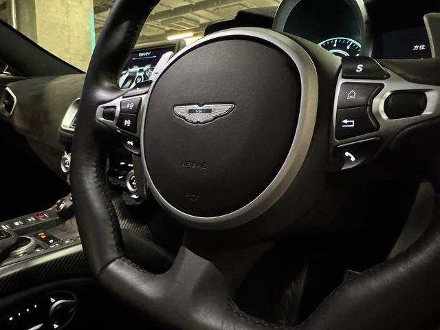 ヴァンテージ ベースグレード　サテンカーボンファイバー　エクステリアブラックパック　ディレクショナルグロスブラックホイール２０インチ１６段階シート　コンフォートパック（シートヒーター　センターコンソールクローズ）ボンネットブラック（63枚目）