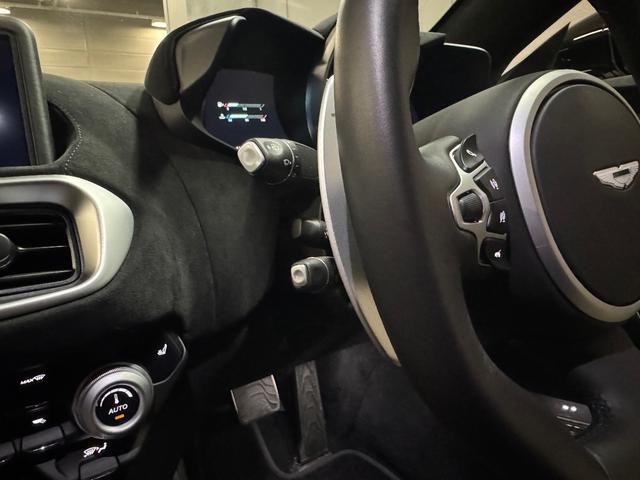 ヴァンテージ ベースグレード　サテンカーボンファイバー　エクステリアブラックパック　ディレクショナルグロスブラックホイール２０インチ１６段階シート　コンフォートパック（シートヒーター　センターコンソールクローズ）ボンネットブラック（64枚目）