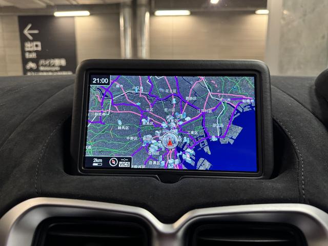ヴァンテージ ベースグレード　サテンカーボンファイバー　エクステリアブラックパック　ディレクショナルグロスブラックホイール２０インチ１６段階シート　コンフォートパック（シートヒーター　センターコンソールクローズ）ボンネットブラック（70枚目）