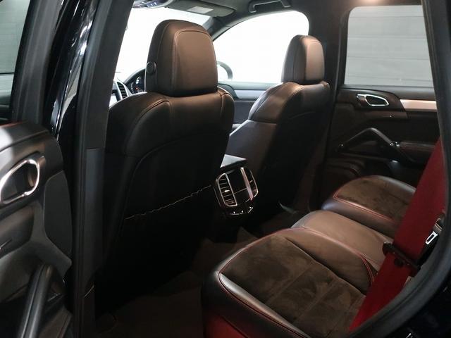 カイエン ＧＴＳ　１オーナーＧＴＳエクステリア　可変エクゾースト　ターボＩＩ鍛造２１ＡＷ＆レッドキャリパ　３スポークステア　４シートＨ　スポーツクロノ　Ｒパワーゲート　ＨＤＤナビＢｌｕｅｔｏｏｔｈオーデイオ　ＦＲカメラ（47枚目）