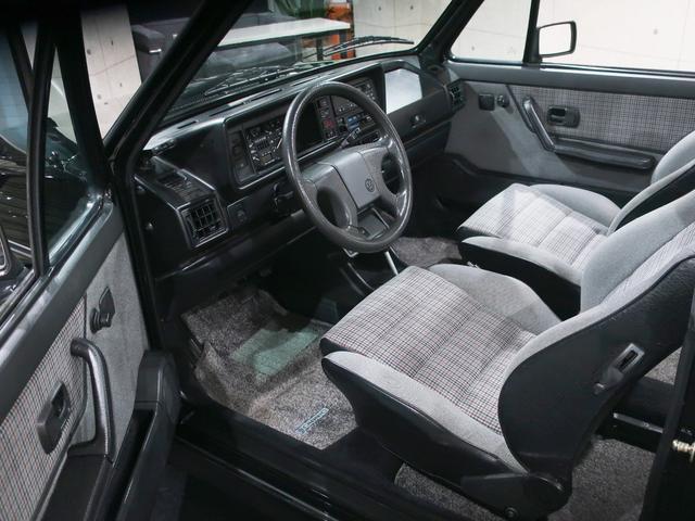 ゴルフカブリオ ベースグレード　正規Ｄ車　フルオリジナルモデル　純正ＢＢＳ社製１５ＡＷ　新車保証書　取説　メンテナンスレコード　予備キー付属　ストライプダイアゴナルスポーツシート　電動開閉オープントップ　ＥＴＣ　ドライブレコーダー（31枚目）